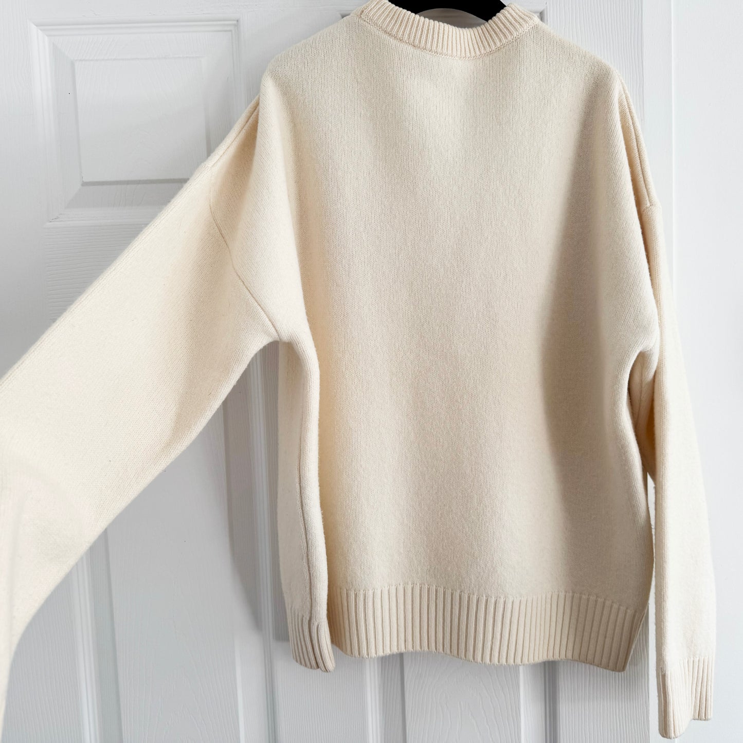 AMI Paris Oversize Wool Sweater in Ivory w Red Heart, size Small