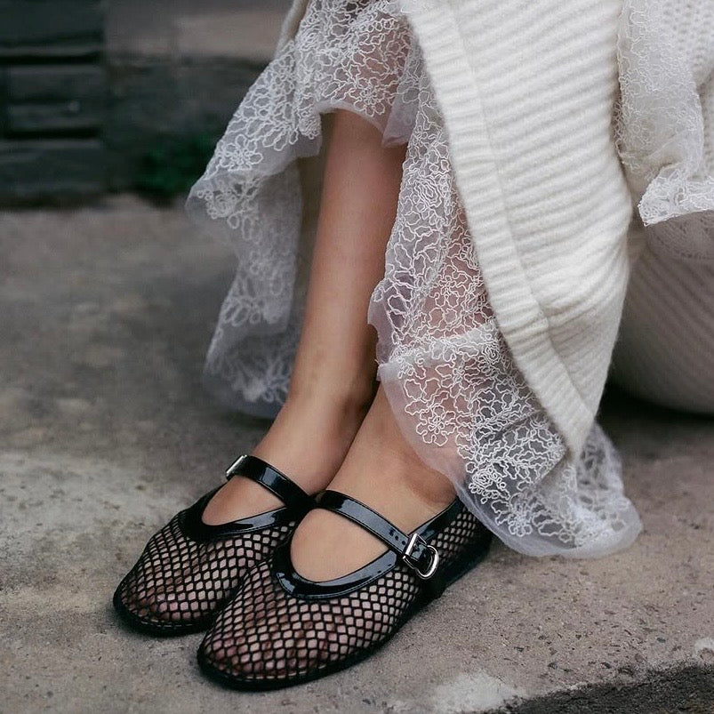 Contessa Mills "Wildes" Soft Warm Lace-Trimmed Wool Knit Skirt in Ivory, size Small