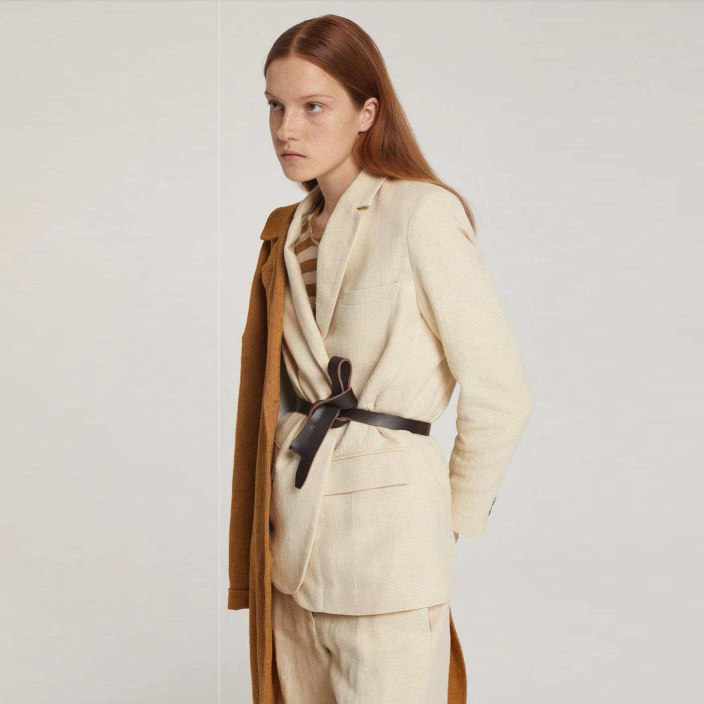 Pomandere Linen Blend Blazer in Beige, size 36 (fits like a size 0-2)