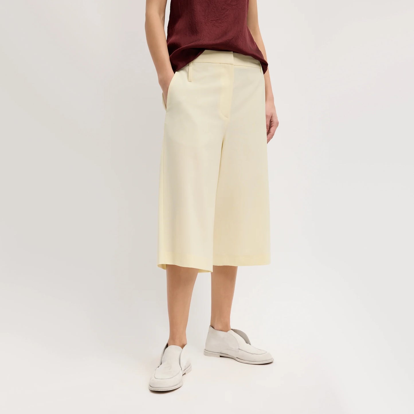 Tibi Tropical Wool Short in "Ivory" (Pale Yellow), size 12