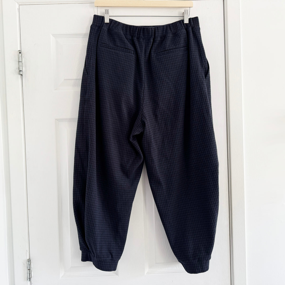 Tibi Camille Check Kat Sculpted Pull On Pant in Navy, size Large