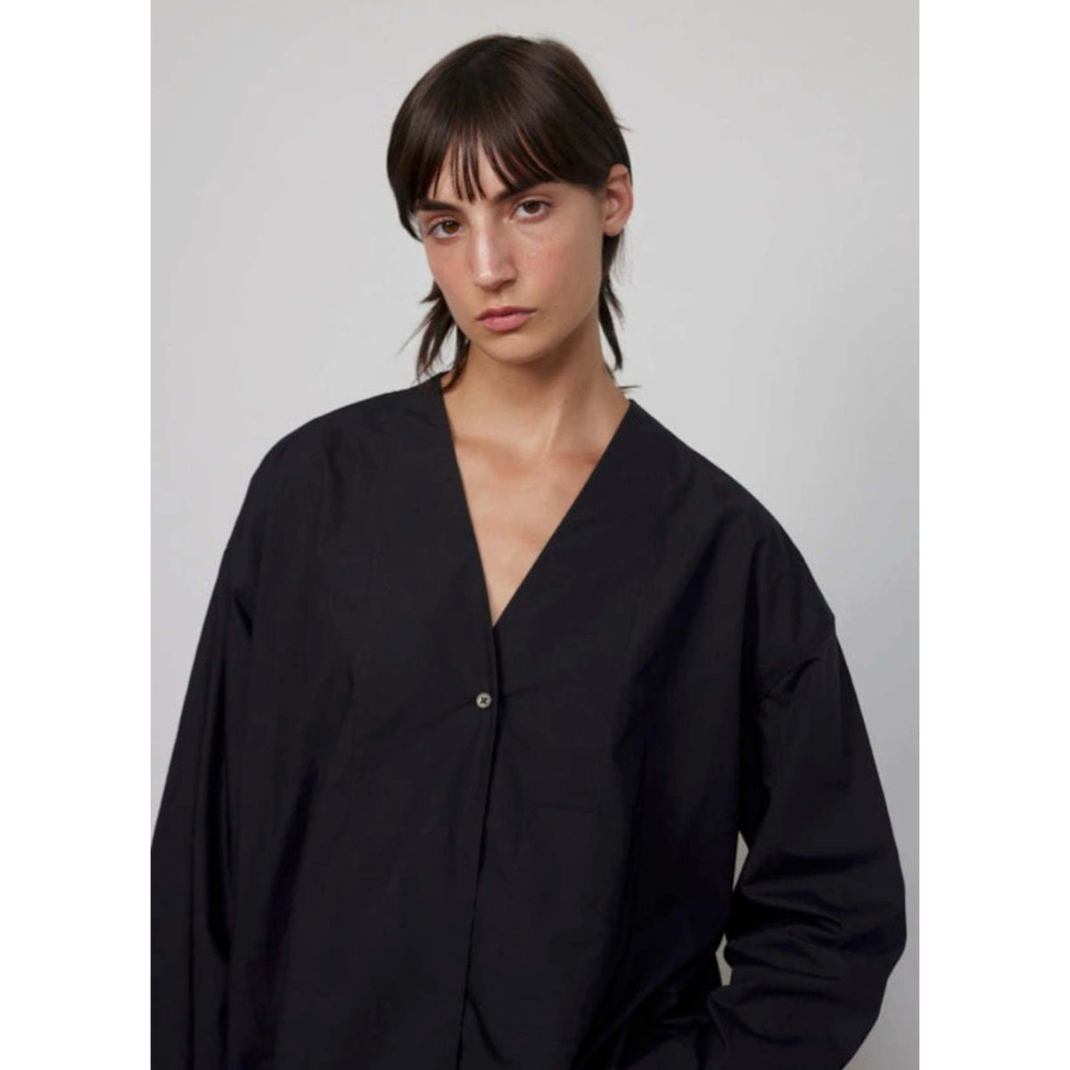 B-Sides "Elda" Shirt in Black, size XS/S