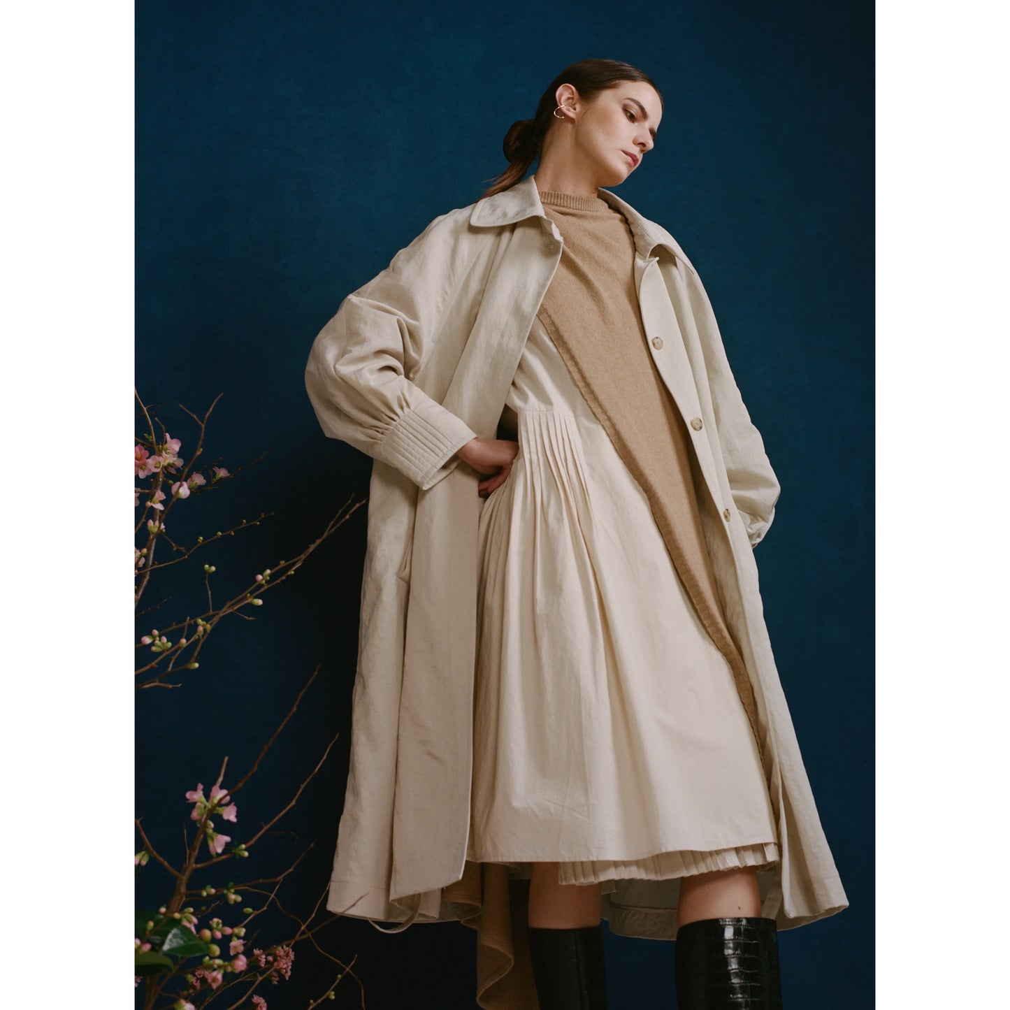 Deveaux "Anya" Oversize Trench Coat in Black, size Small (fits S-L)