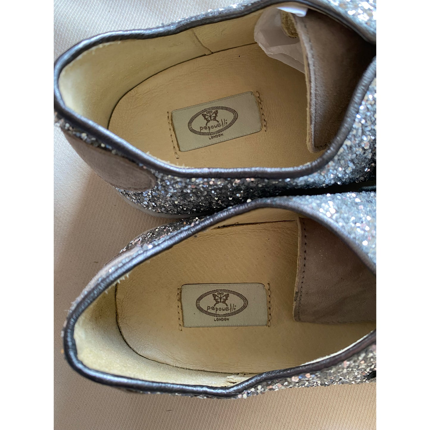 ** KIDS ** Papouelli Silver "Elfie Dazzle" sneaker, size 35