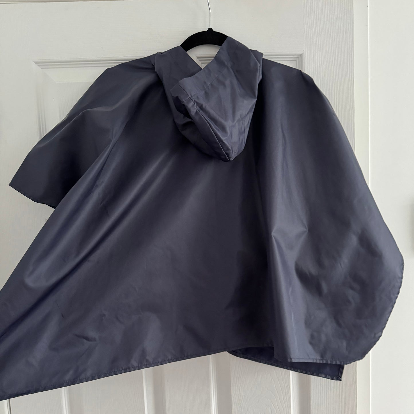 ** KIDS ** Leoca Rain Poncho in Navy, size 6 years