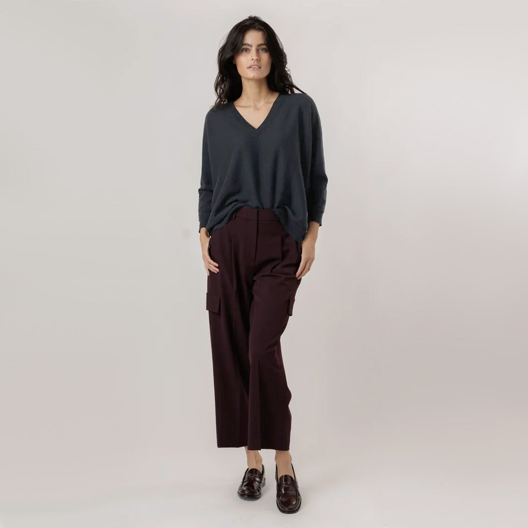 Lisa Yang "Kenny" Cashmere V-Neck Sweater in Ink, size "0" (XS)