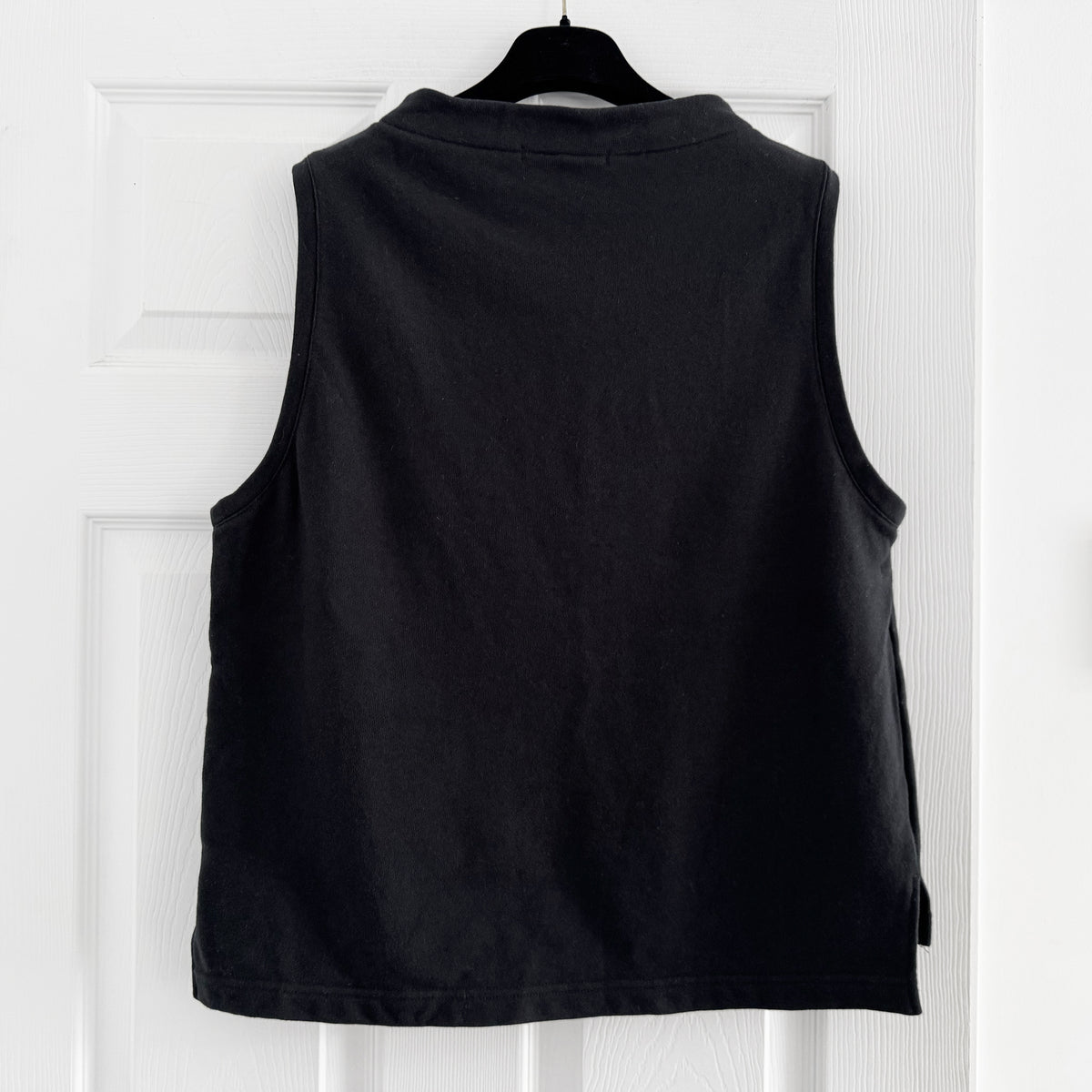 Nachukara Sleeveless Sweatshirt in Black, O/S