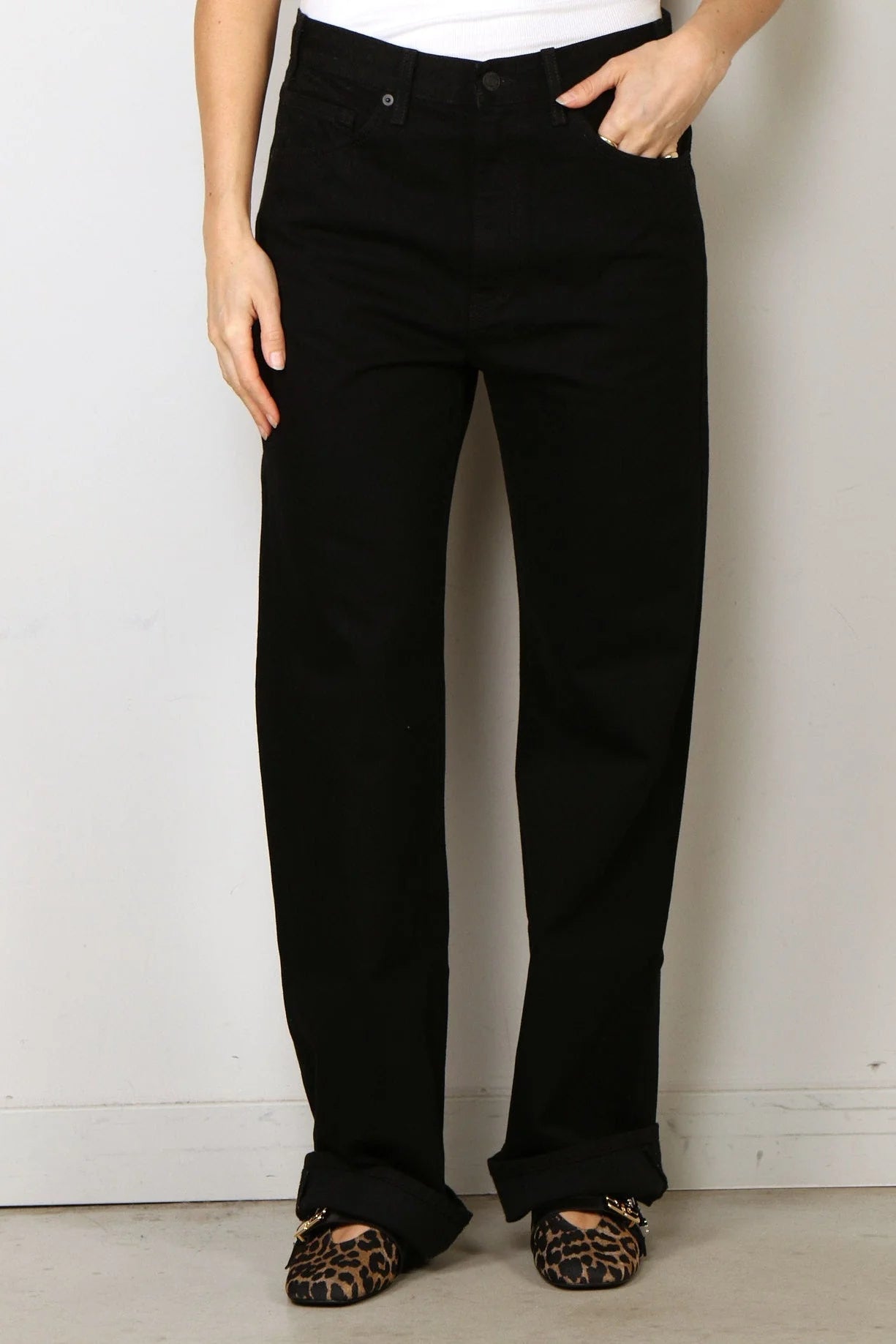 Nili Lotan "Mitchell" Jeans in Black, size 30 (fits slouchy)