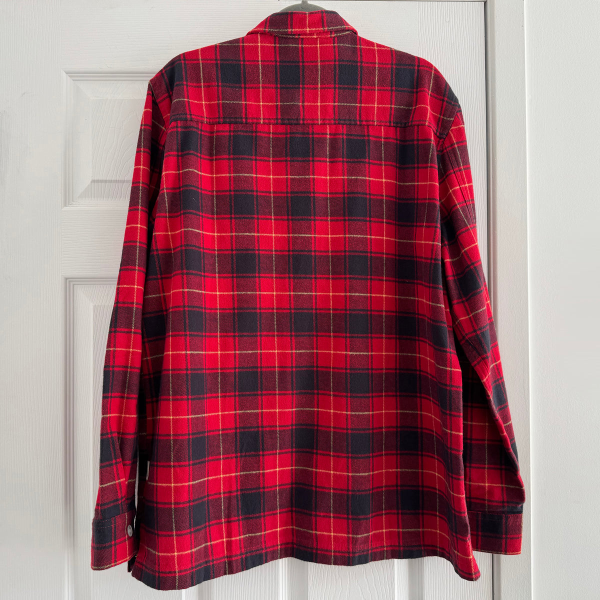 Tekla Flannel Shirt in Red, size Large