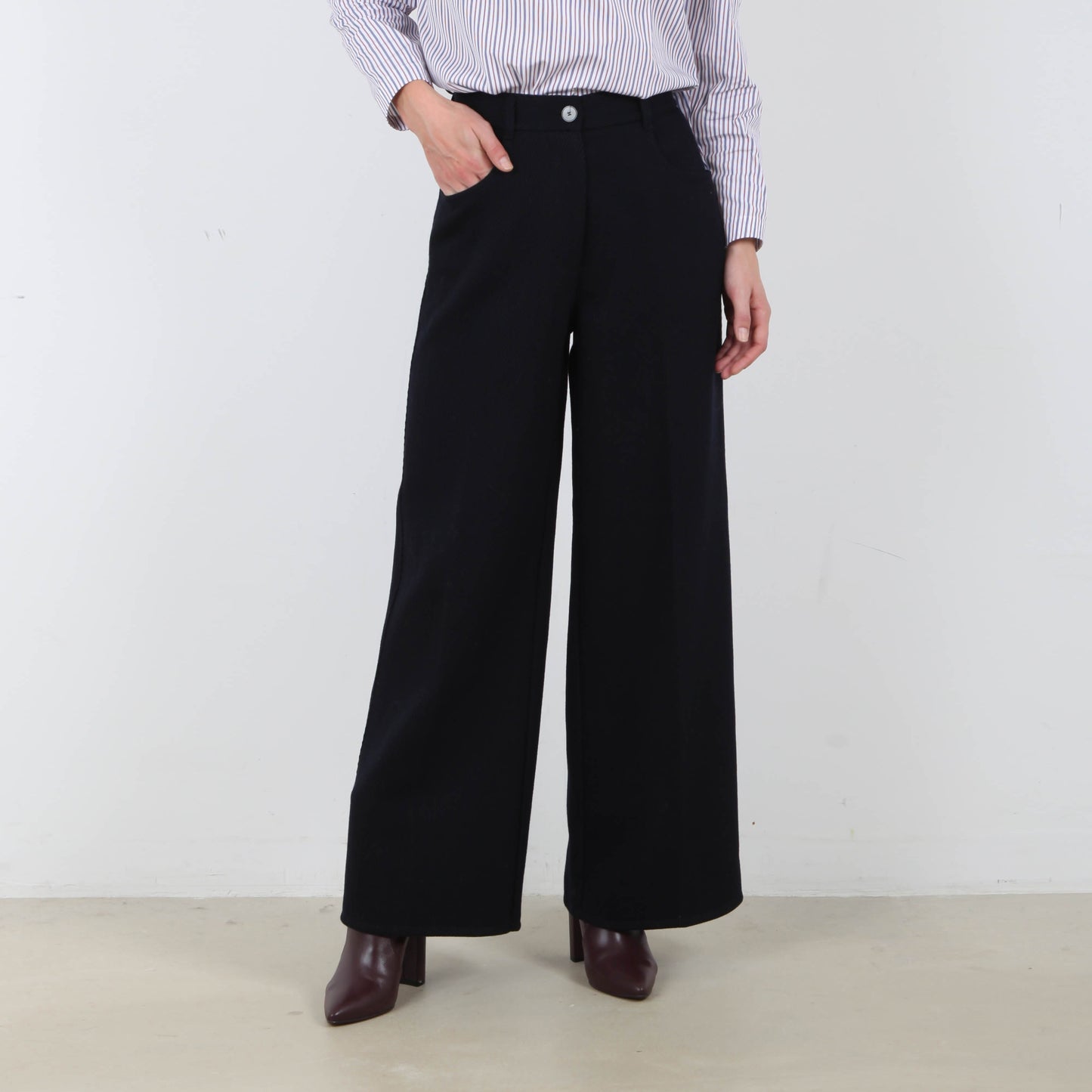 Pantalon large Forte.Forte en bleu marine, taille « III » (convient à la taille 8)