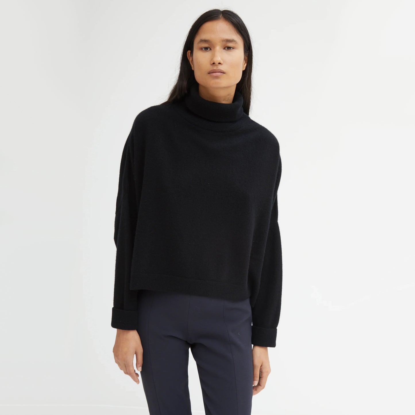 Dusan Boxy Cashmere Turtleneck in Black, size Small (fits roomy)