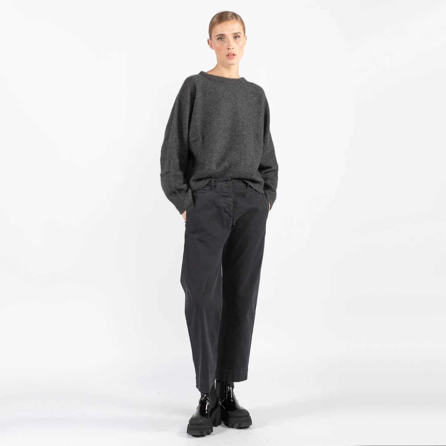 Nili Lotan "Tomboy" Pant in Carbon, size 2 (fits 2/4)