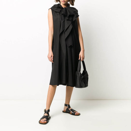 Robe Lemaire en popeline noire à volants sur le devant, taille 34. Taille oversize, comme une taille 6/8US