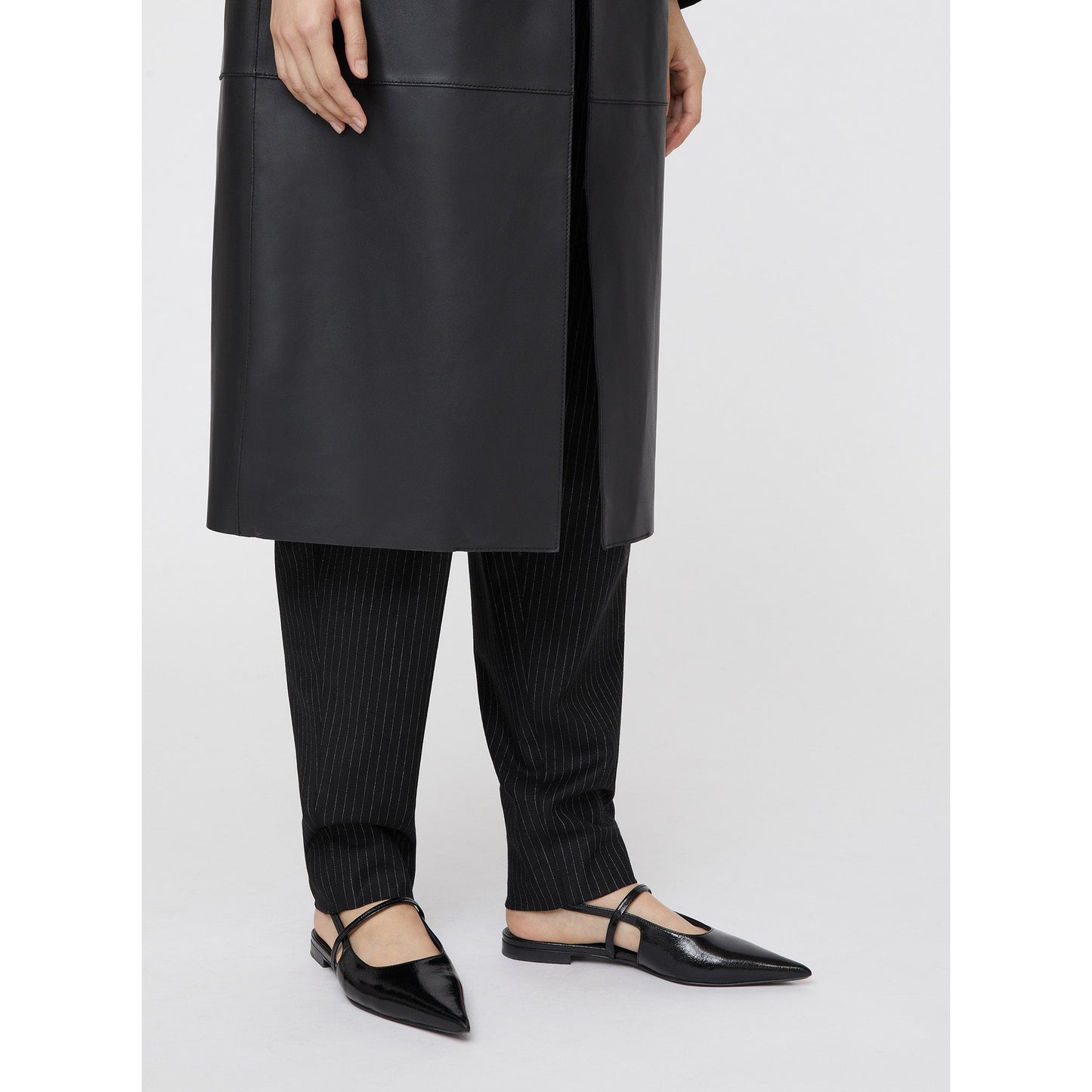 Toteme "The Sharp" Leather Slingback Flats in Black, size 37