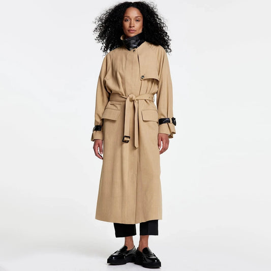 Smythe Fluid Trench Coat in Camel, size Small