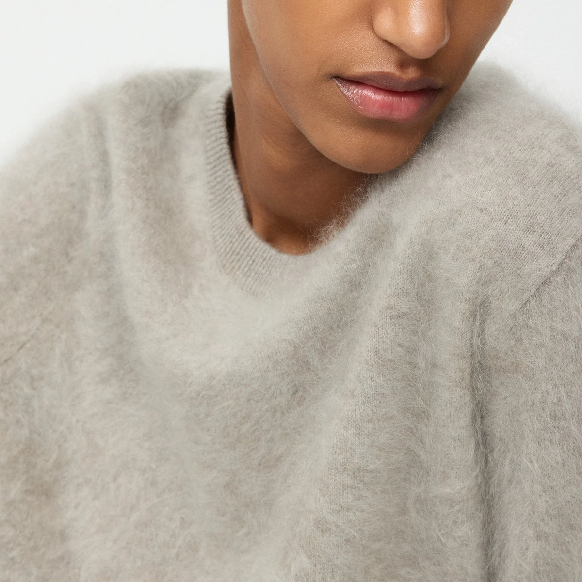 Soft Goat Short Sleeve Brushed Cashmere Sweater in Grey/Beige, size Medium