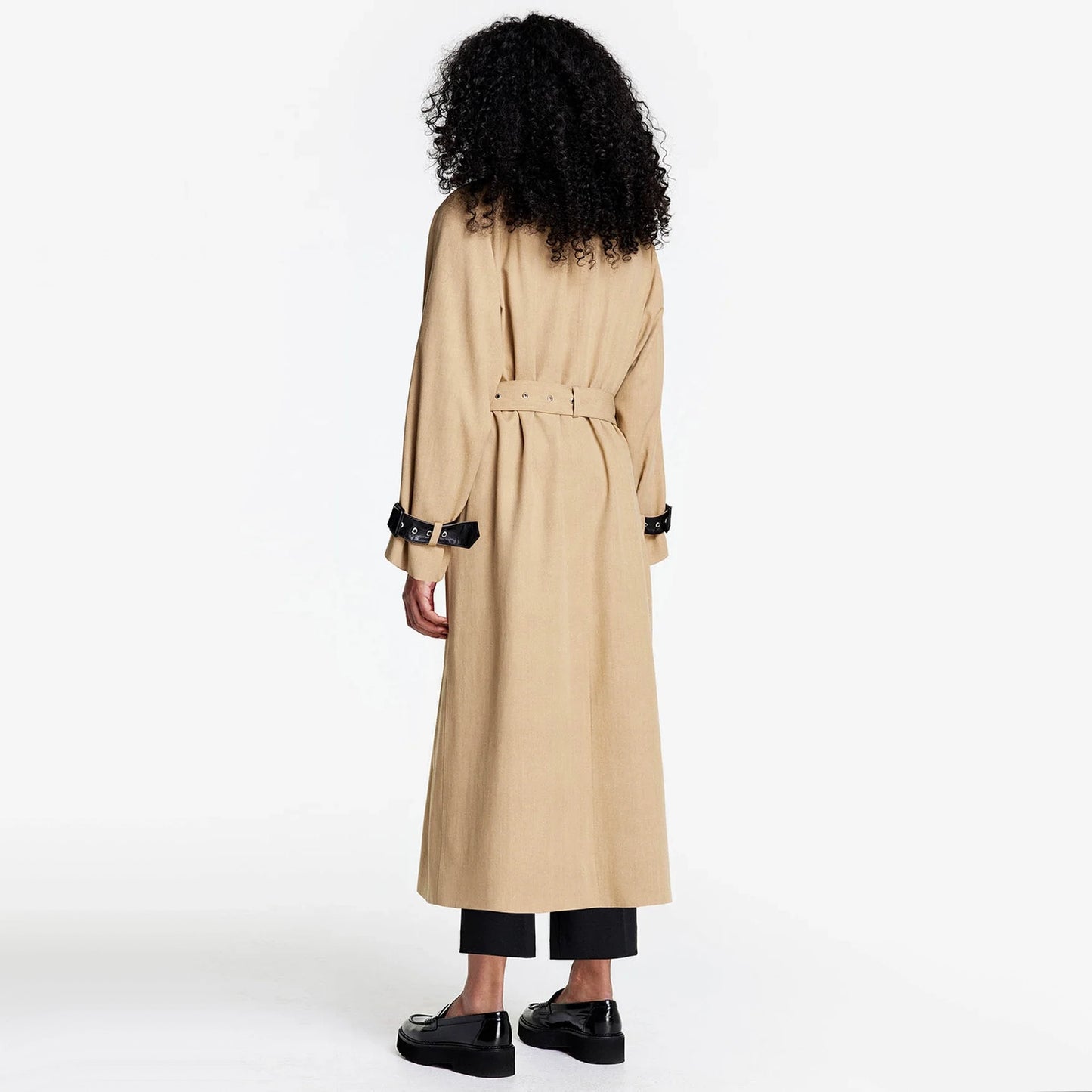 Smythe Fluid Trench Coat in Camel, size Small