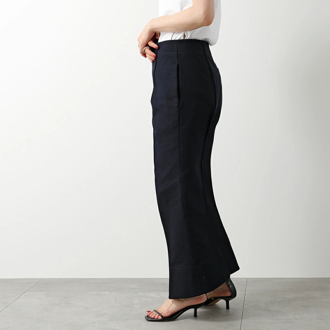Bottega Veneta Cropped Pants in Navy, size 40