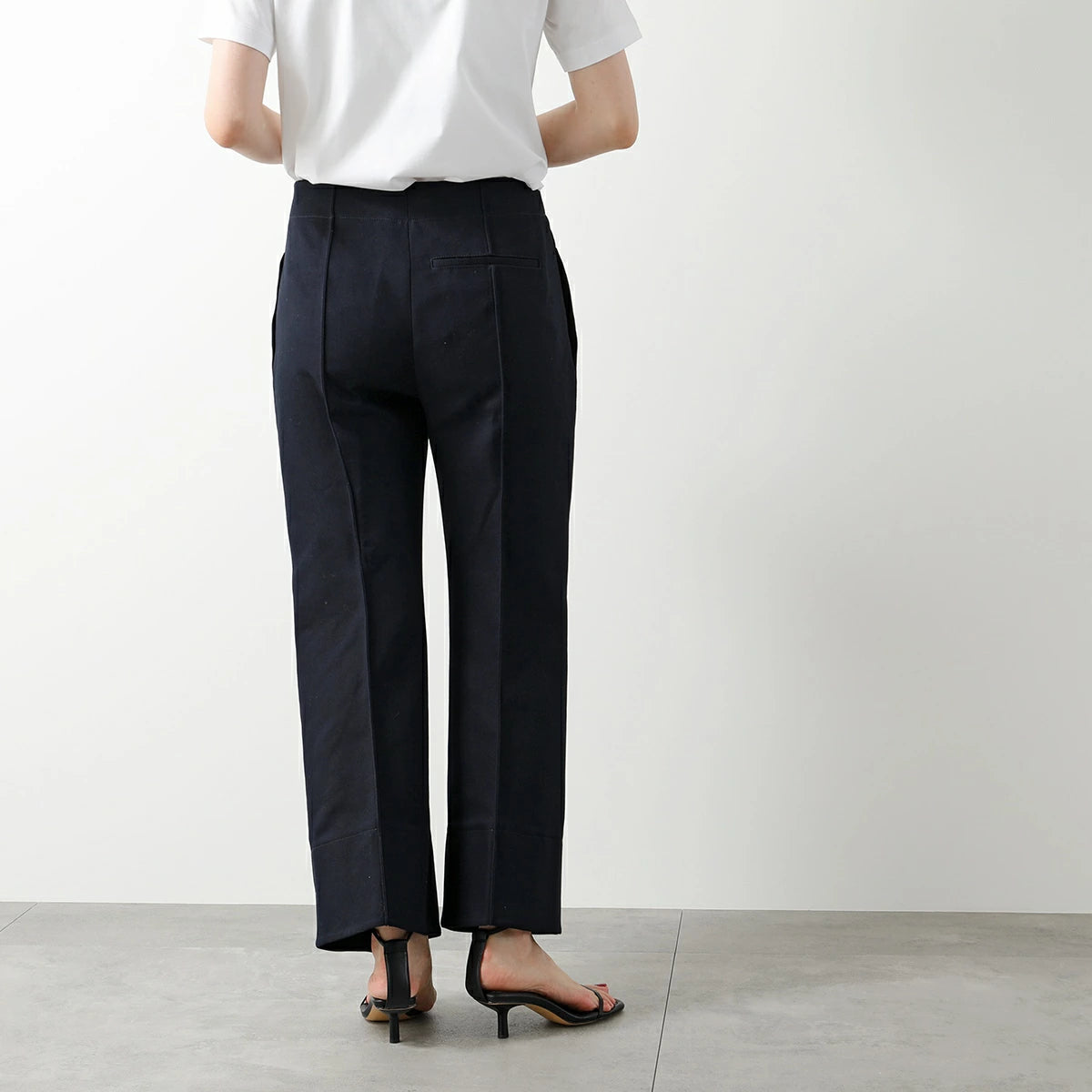 Bottega Veneta Cropped Pants in Navy, size 40