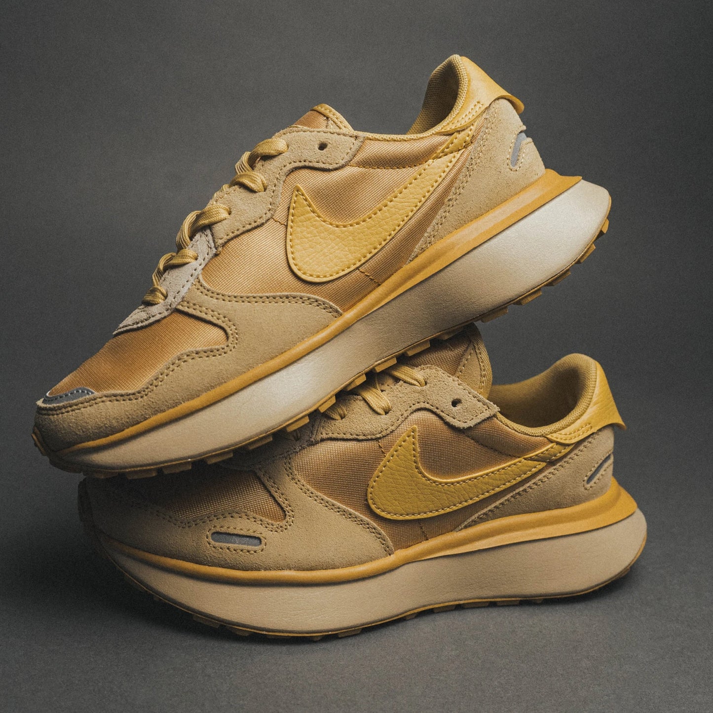 Nike Phoenix Waffle Sneaker in Gold, size 8