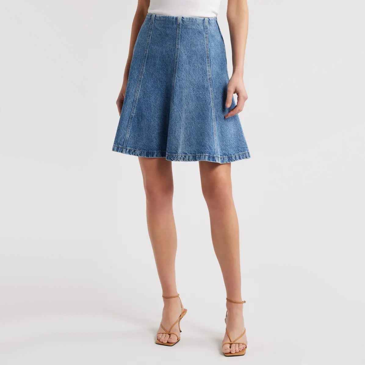 Frame "The Sway" Flared Denim Skirt in Blue, size 26