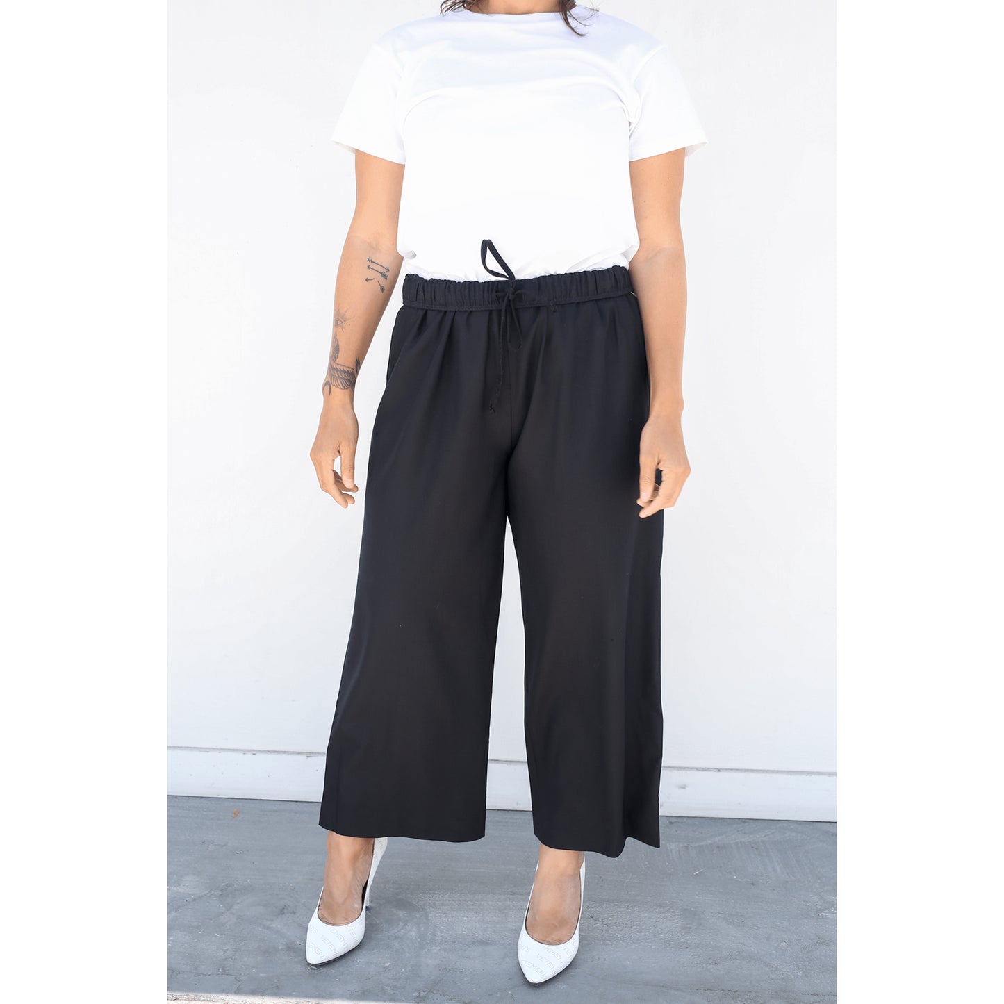 6397 Drawstring Waist Trousers in Black, size Medium