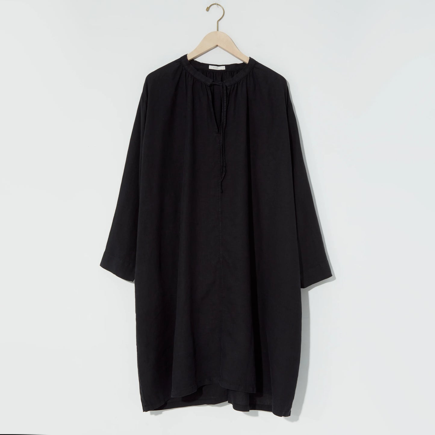 6397 Oversized Black Linen Dress, size Small (fits M-XL?)