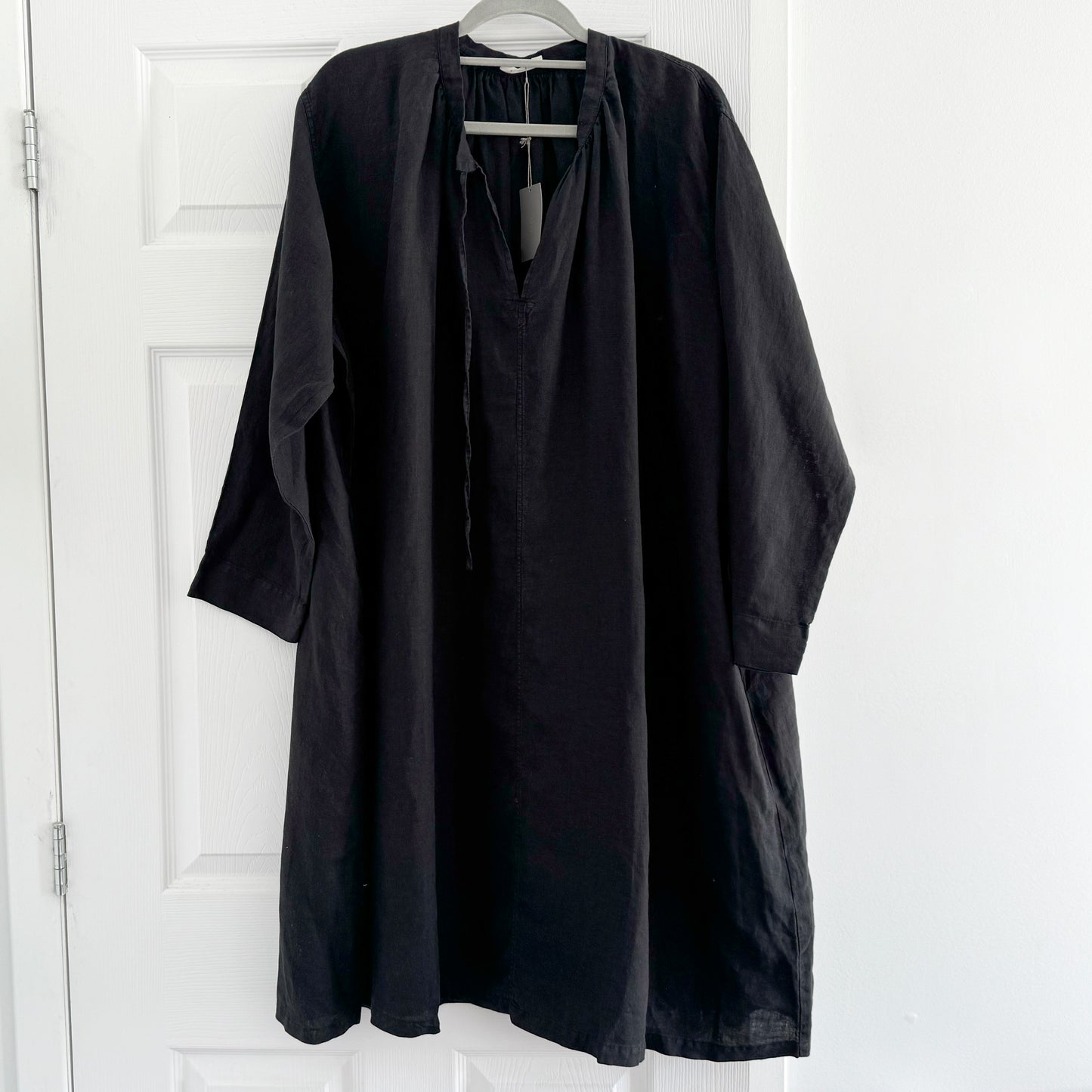 6397 Oversized Black Linen Dress, size Small (fits M-XL?)