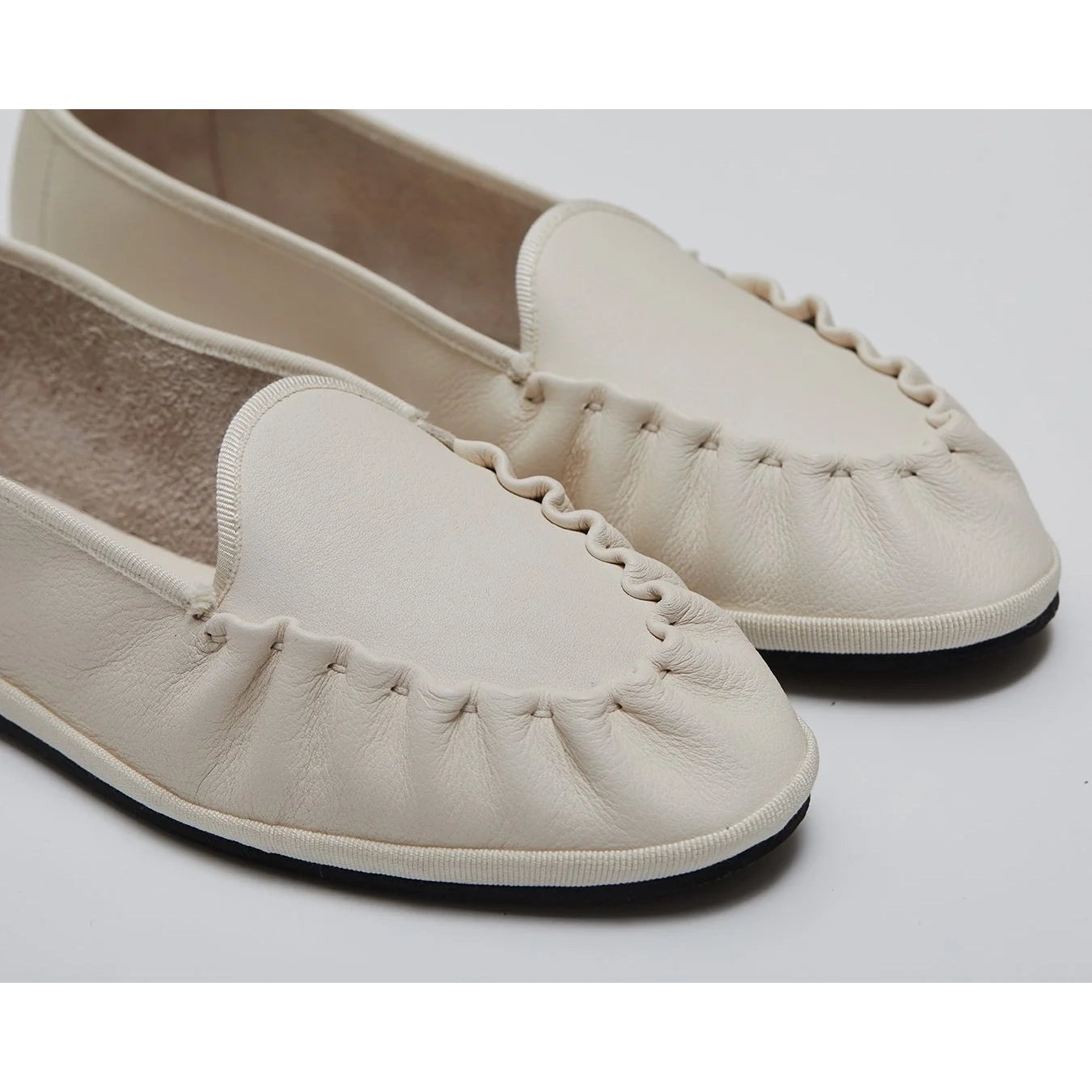 Bartels "Marygold" Moccasin Flats in Cream, size 41 (fits 10/10.5)