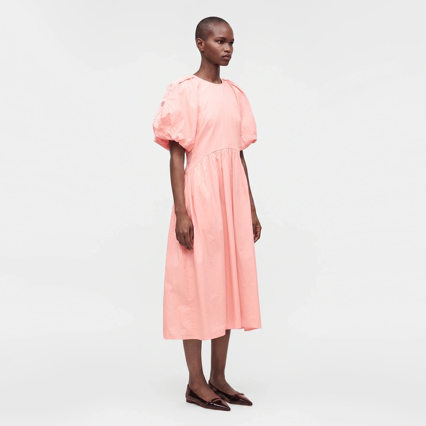 Stine Goya Gathered Raglan Sleeve Midi Dress with Ballerina Embroidery in Pink, size Small