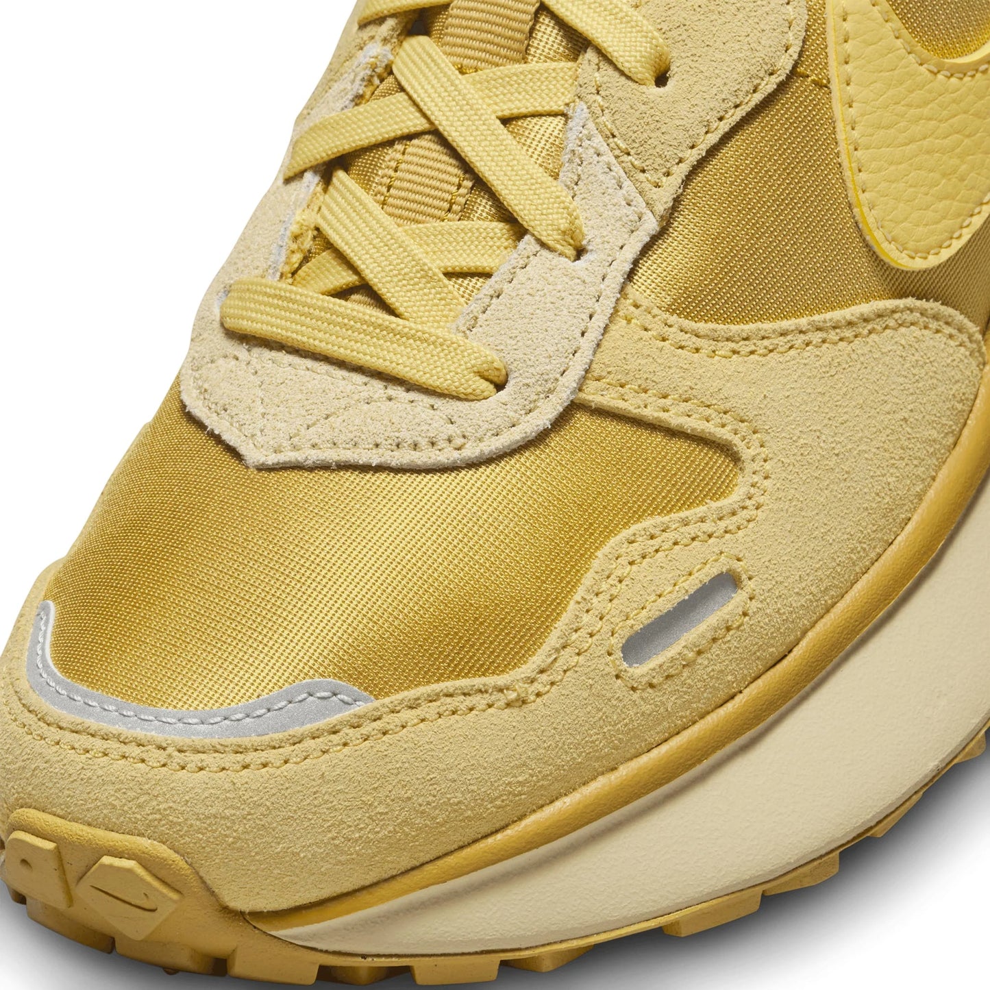 Nike Phoenix Waffle Sneaker in Gold, size 8