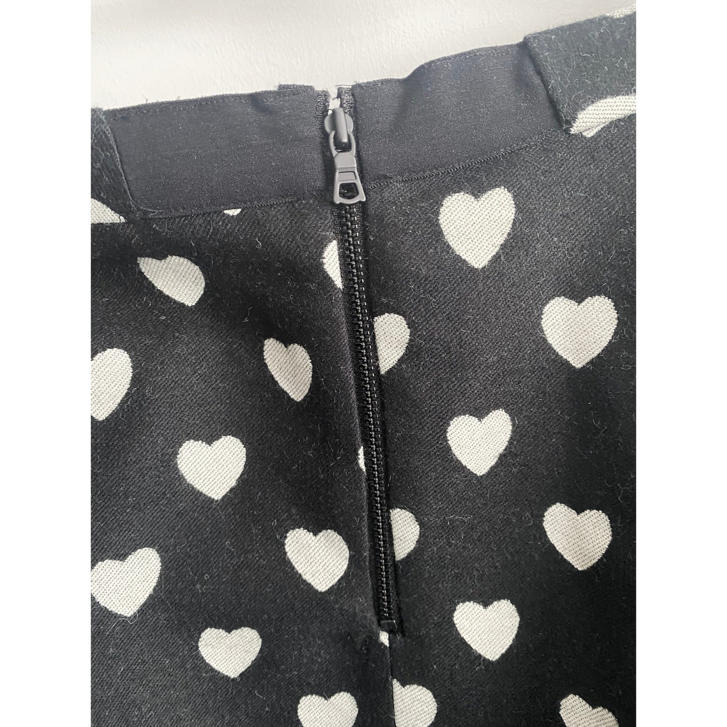 Alice & Olivia Hearts Print Skirt, size 6??