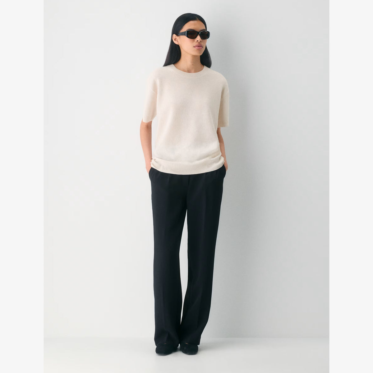 Aritzia Feather Cashmere Relaxed Short sleeve Sweater in heather light oatmeal, size XS (fits XS/S)