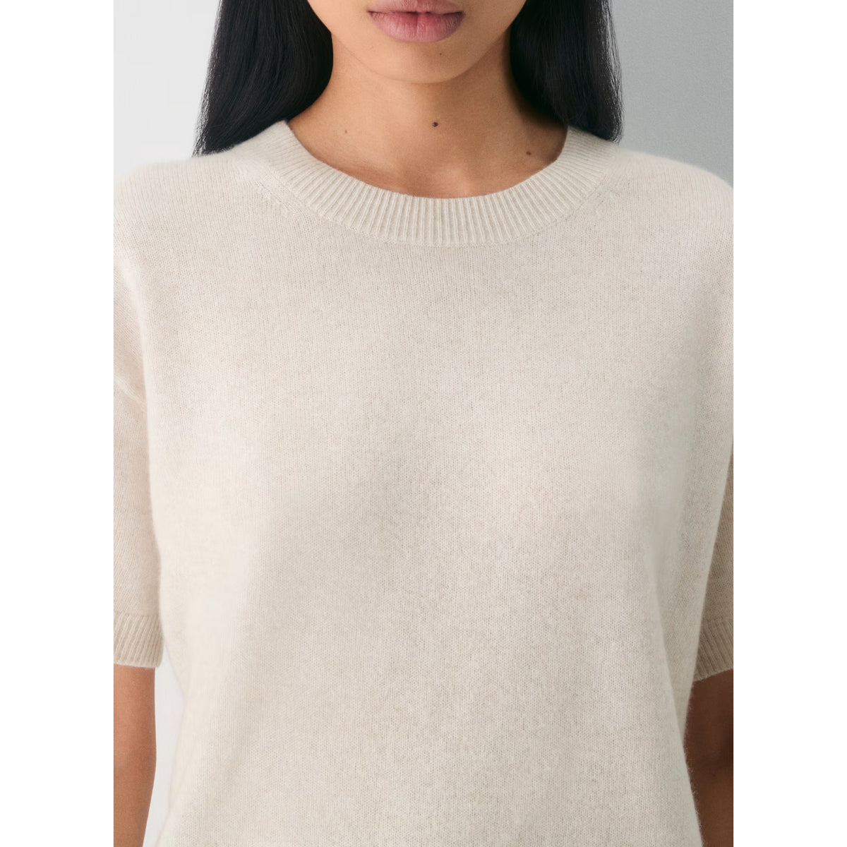 Aritzia Feather Cashmere Relaxed Short sleeve Sweater in heather light oatmeal, size XS (fits XS/S)