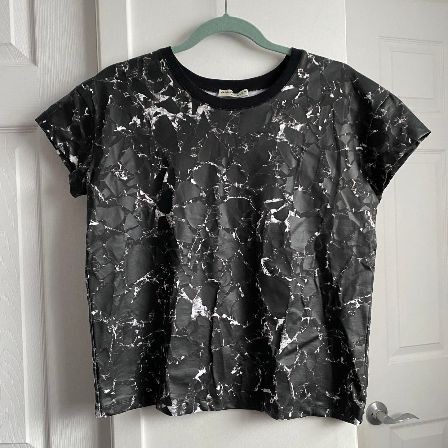 T-shirt Balenciaga Crackle Print, taille Medium (convient comme un Small)