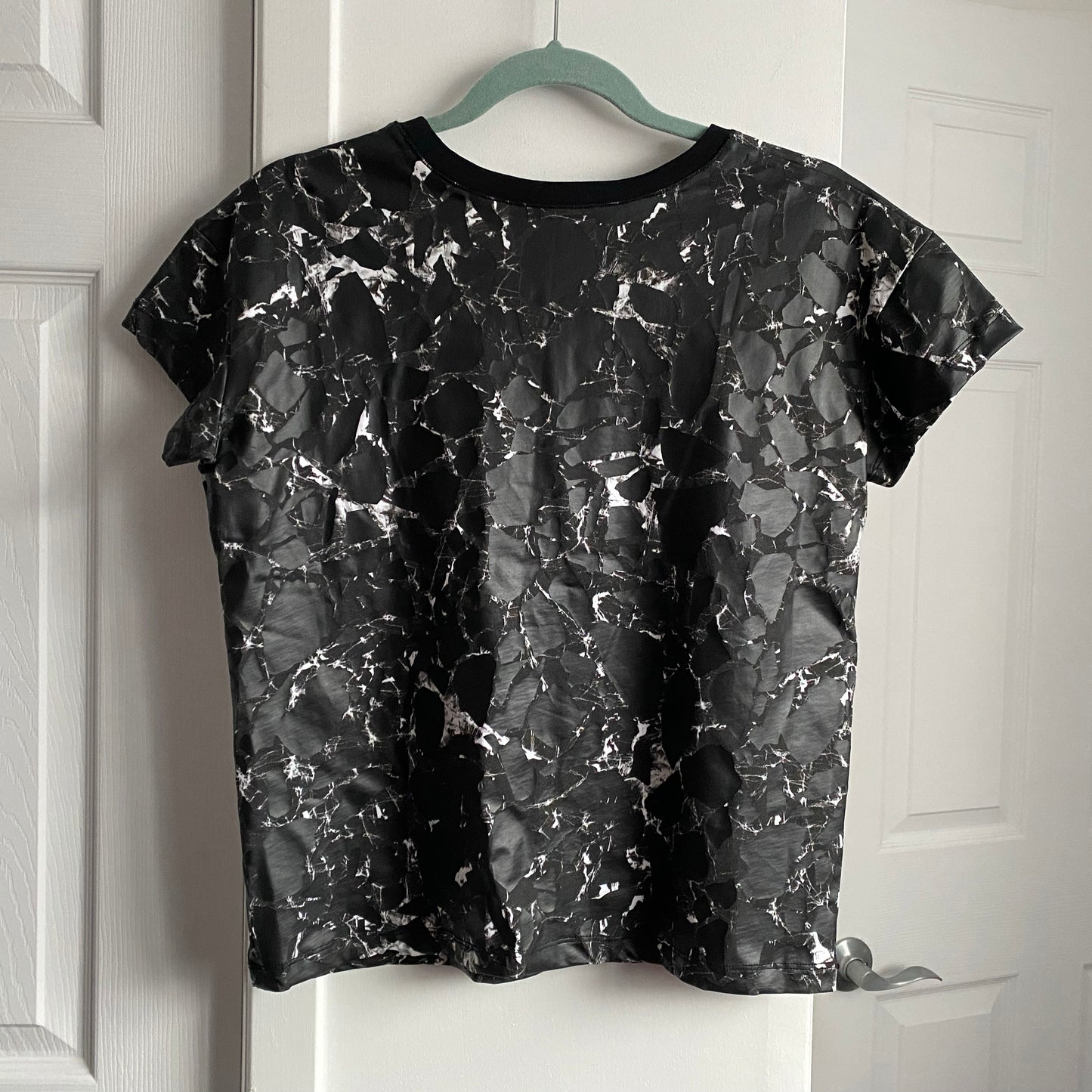 T-shirt Balenciaga Crackle Print, taille Medium (convient comme un Small)