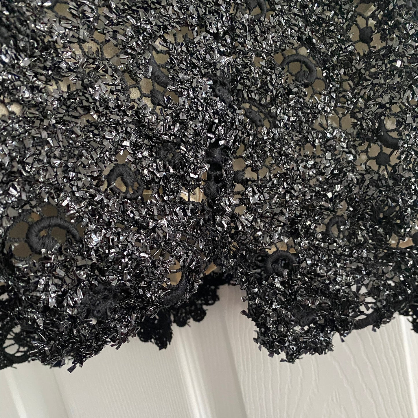 Bill Blass Confetti Lace Sleeveless Top in Black, size 10 (fits like size 6/8)