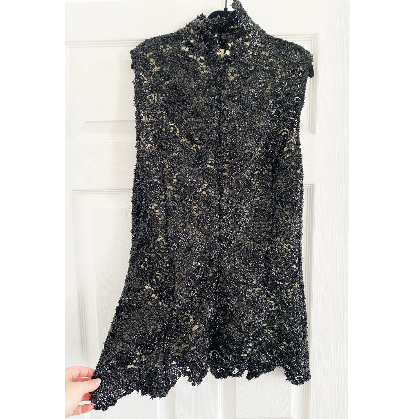 Bill Blass Confetti Lace Sleeveless Top in Black, size 10 (fits like size 6/8)