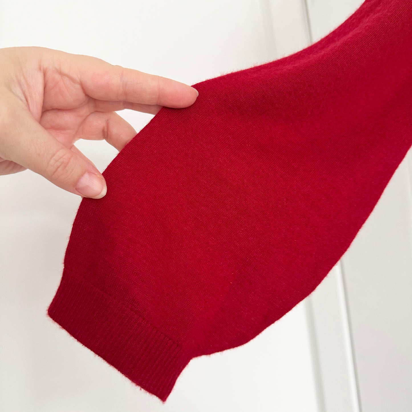 CO Lightweight Cashmere Sweater in Red, size XS