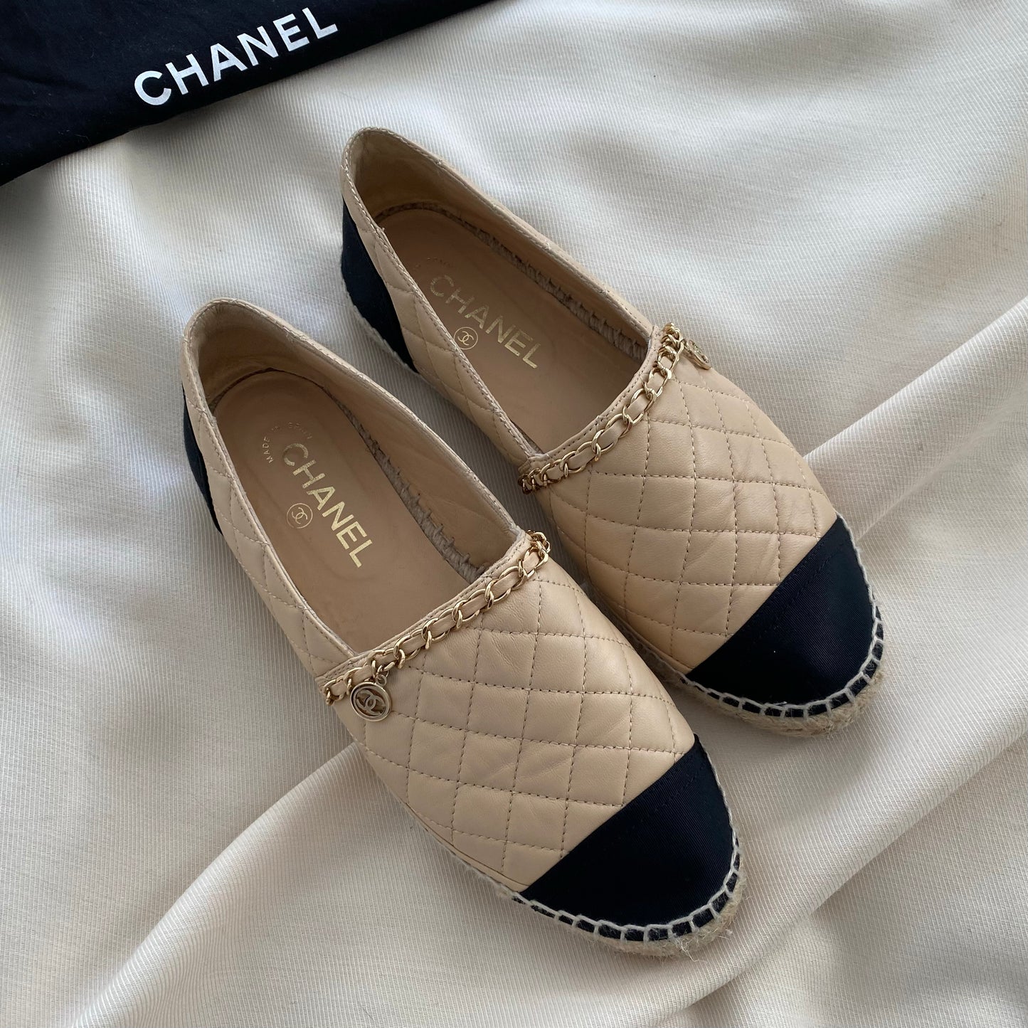 Espadrilles matelassées Chanel avec bout en gros-grain, taille 40 (convient à la taille 9)