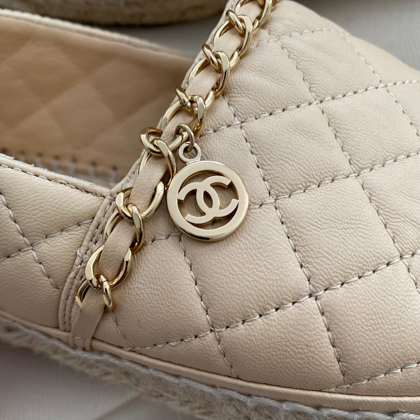 Espadrilles matelassées Chanel avec bout en gros-grain, taille 40 (convient à la taille 9)