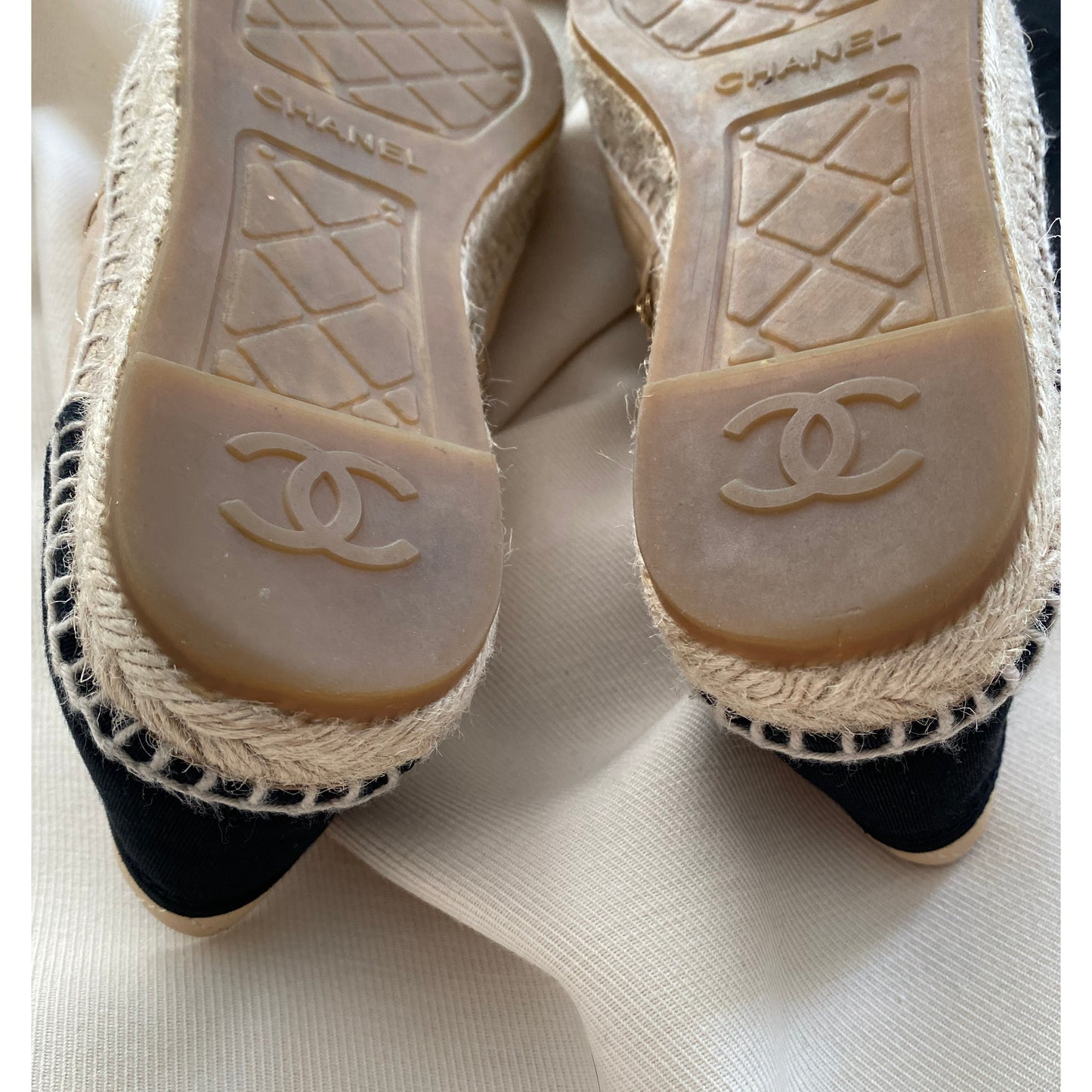 Espadrilles matelassées Chanel avec bout en gros-grain, taille 40 (convient à la taille 9)