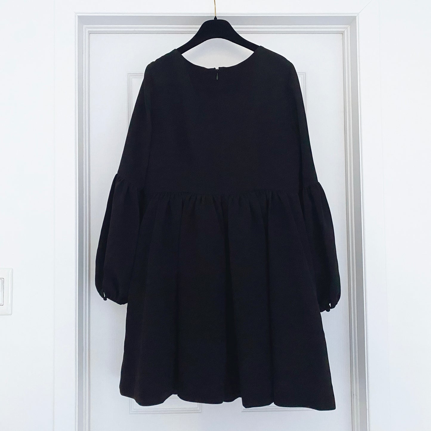 Robe en crêpe noire Cinq à Sept « Dorina », taille 10