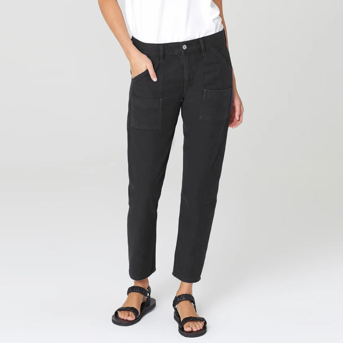 Citizens of Humanity "Leah" Crop Cargo Pant in Faded Black, size 30