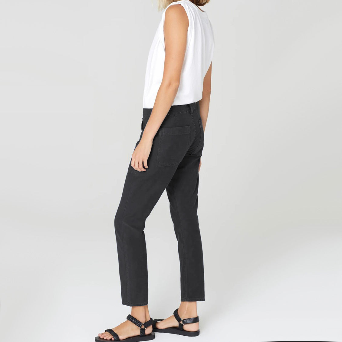 Citizens of Humanity "Leah" Crop Cargo Pant in Faded Black, size 30