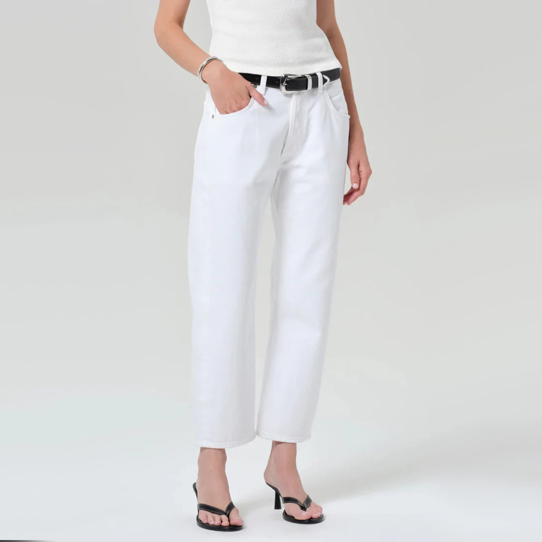 Citizens of Humanity "Winslow" Straight Leg Jeans in White, size 26
