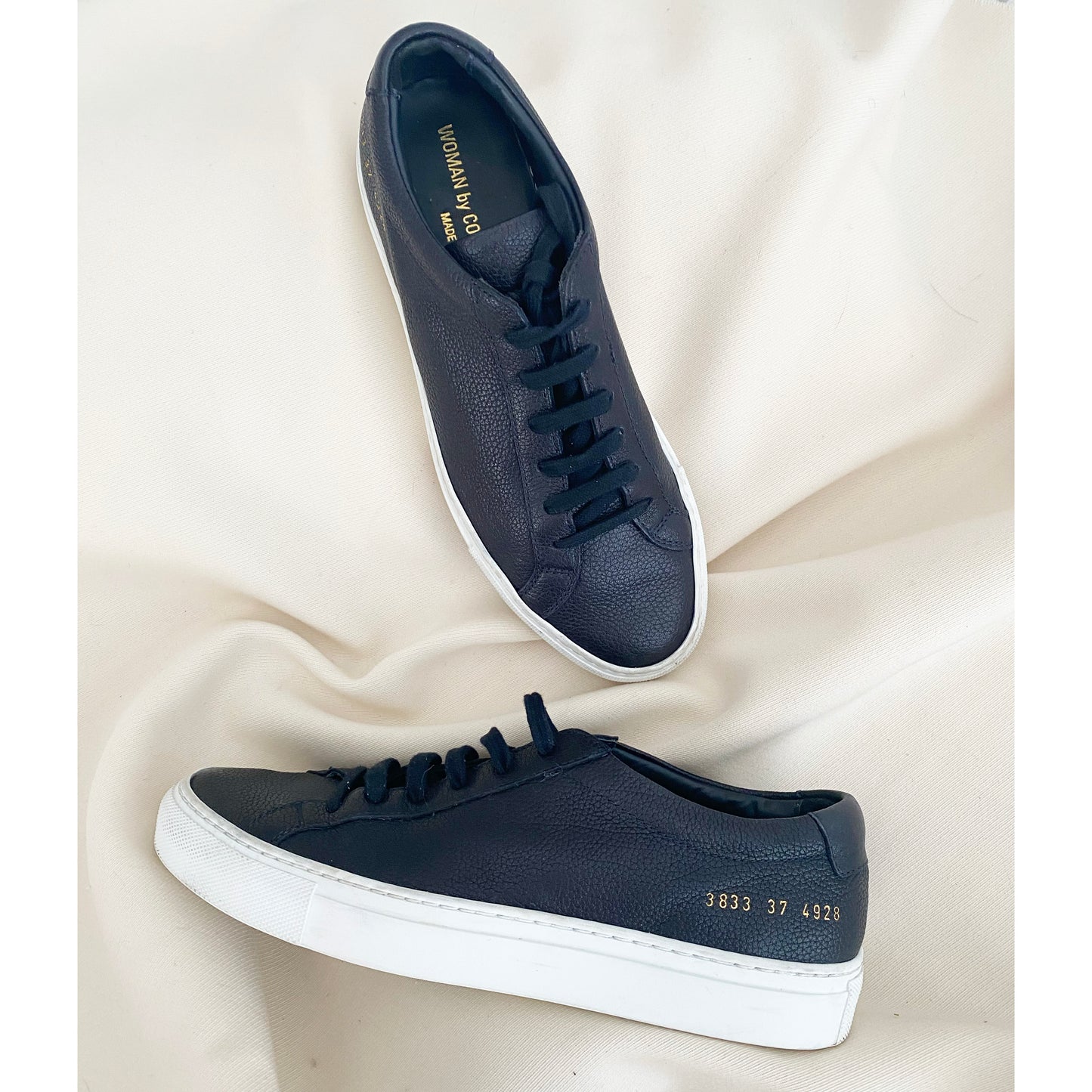 Common Projects Achilles Low in Navy Grained Leather, size 37