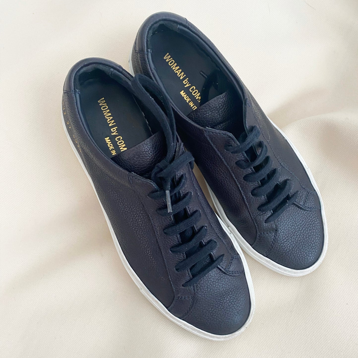 Common Projects Achilles Low in Navy Grained Leather, size 37