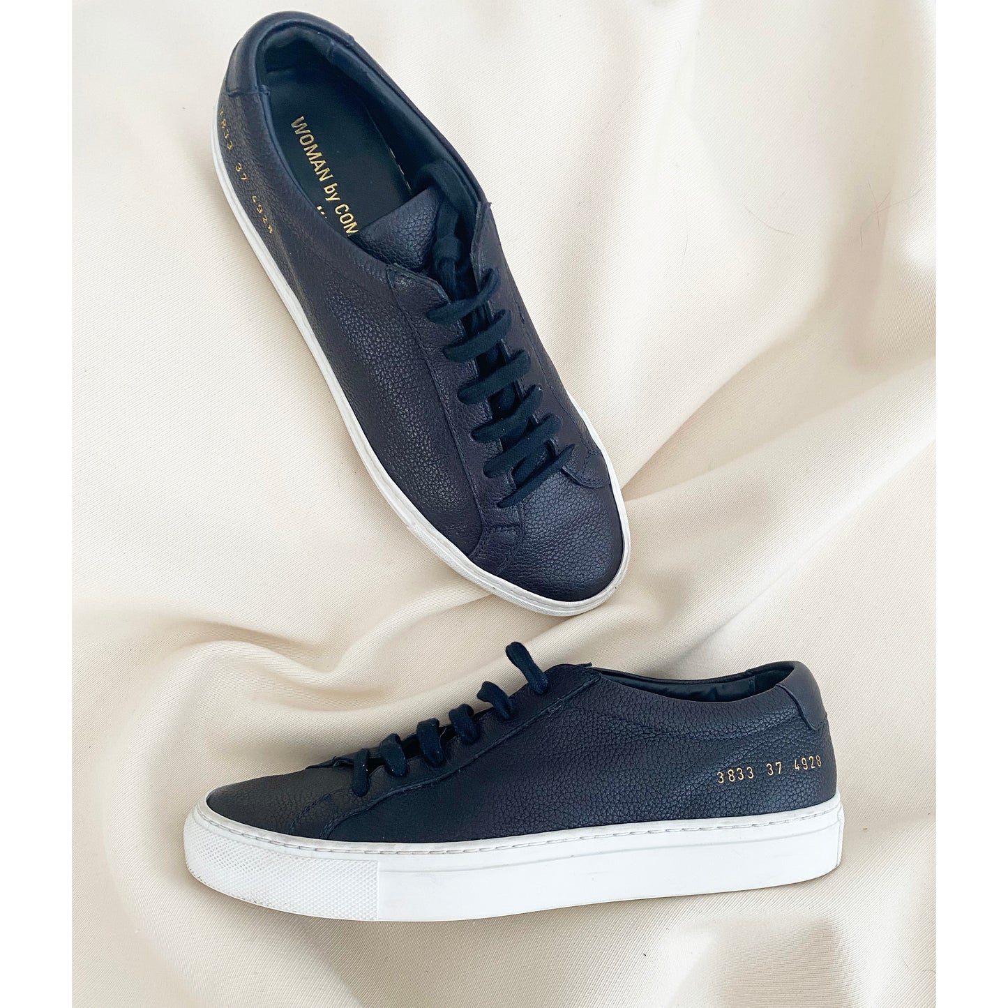 Common Projects Achilles Low in Navy Grained Leather, size 37