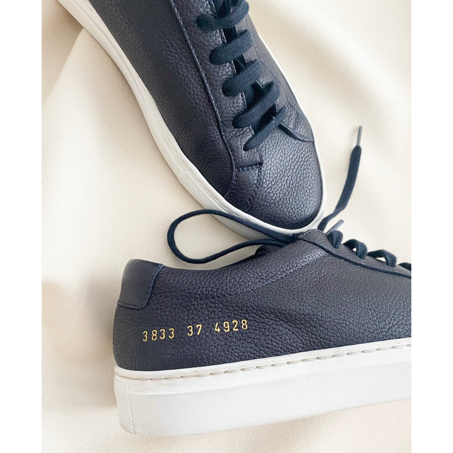 Common Projects Achilles Low in Navy Grained Leather, size 37